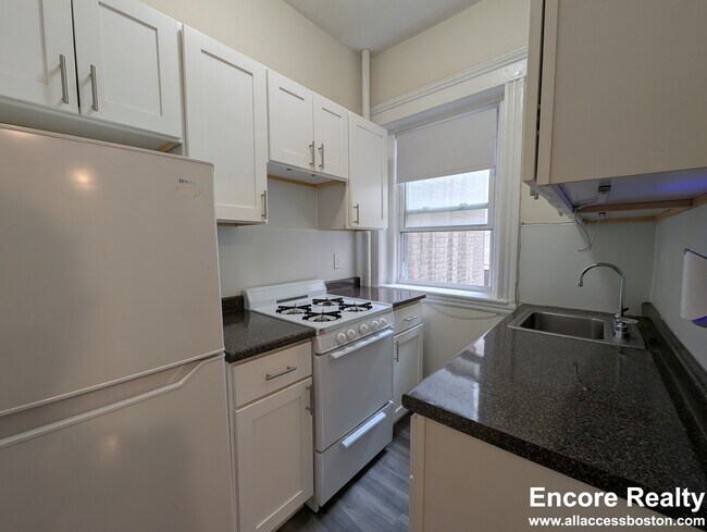 Building Photo - 1185 Boylston St Unit 12