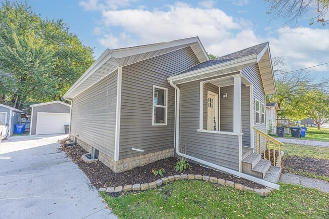 Building Photo - South University Drive