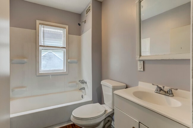 Photo - 5858 Seneca St