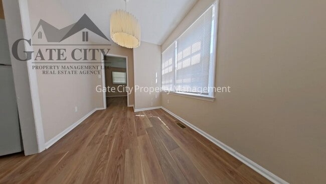 Photo - 1105 Meadowbrook Blvd