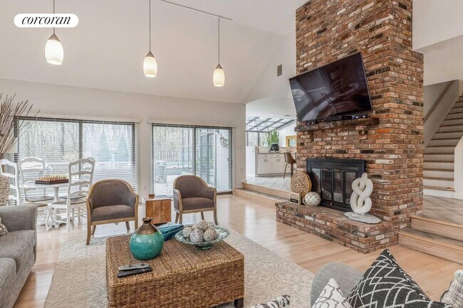 Photo - 34 Rolling Hill Ct W