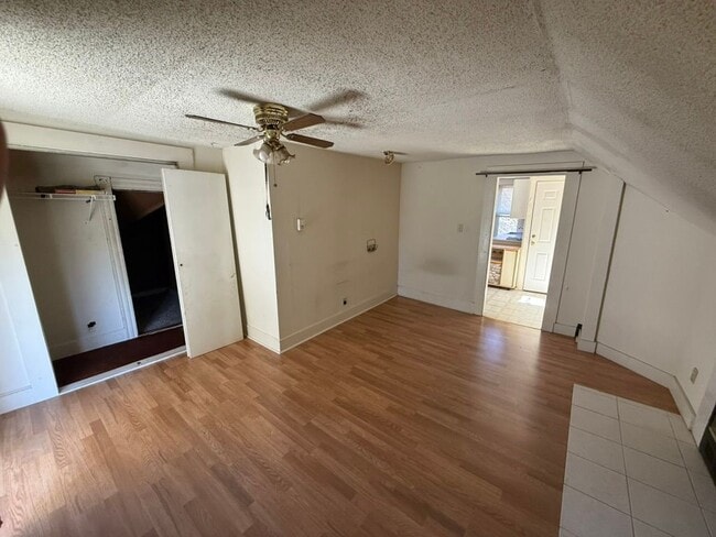 Photo - 22 Emmett St Unit 3