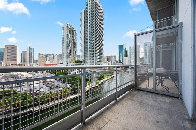 Building Photo - 690 SW 1st Ct Unit 1217 Rental