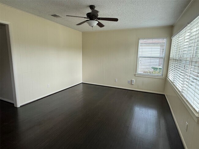 Photo - 1807 Firwood Dr