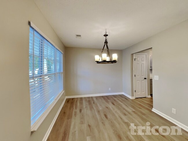 Photo - 4453 Frost St