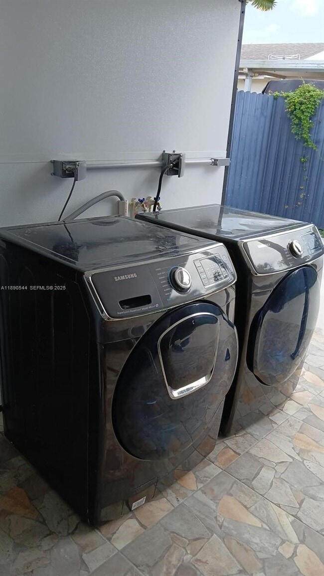 Building Photo - 12415 SW 207th Terrace Unit 1