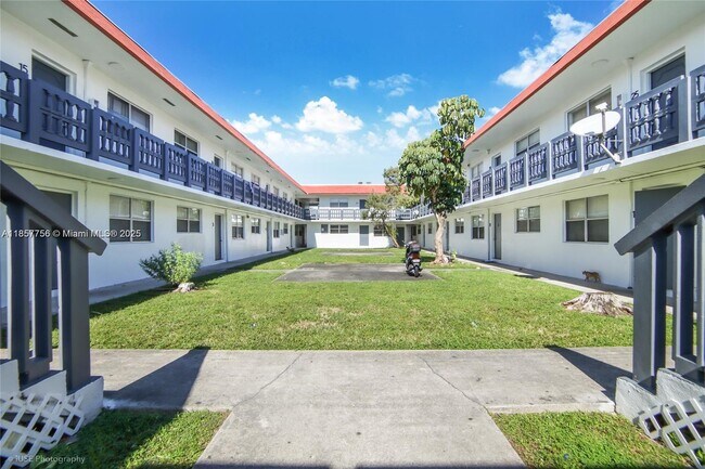 Building Photo - 111 NW 152nd St Unit 23 Rental