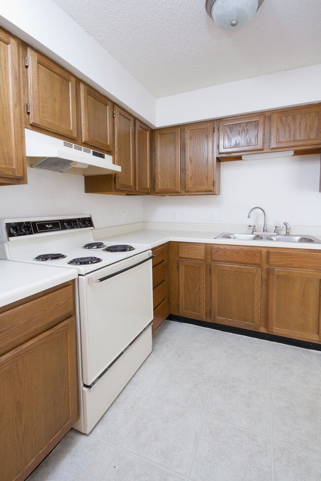 Kitchen - Catalpa East