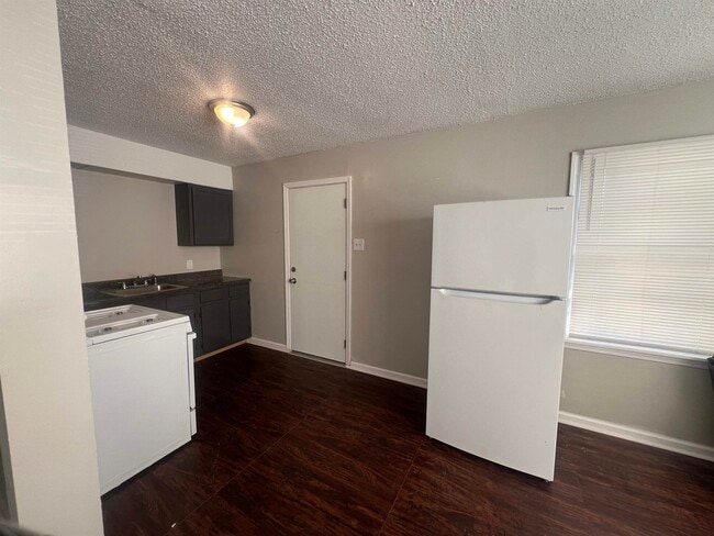 Photo - 318 Red Oak St