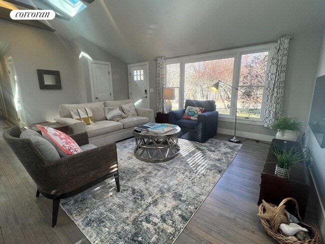 Photo - 348 Division St