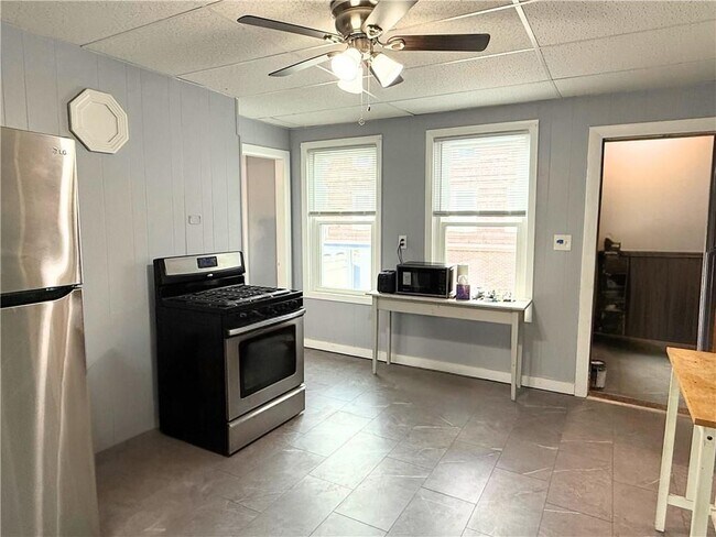 Photo - 53 Hadwin St Unit 2