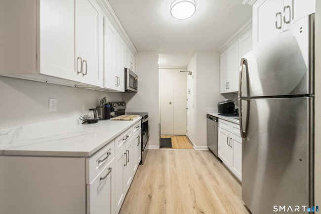 Photo - 1700 Broadbridge Ave Unidad B33