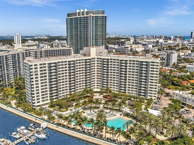 Building Photo - 1500 Bay Rd Unit 116S