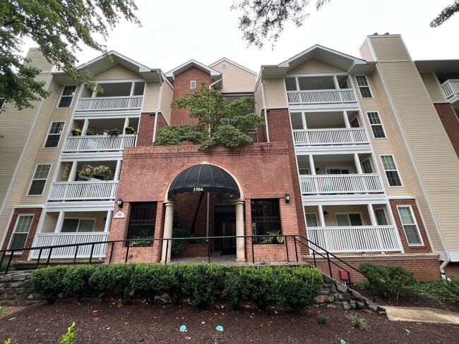 Building Photo - Charming 1 Bed 1 Bath Unit With Private Ba... Rental