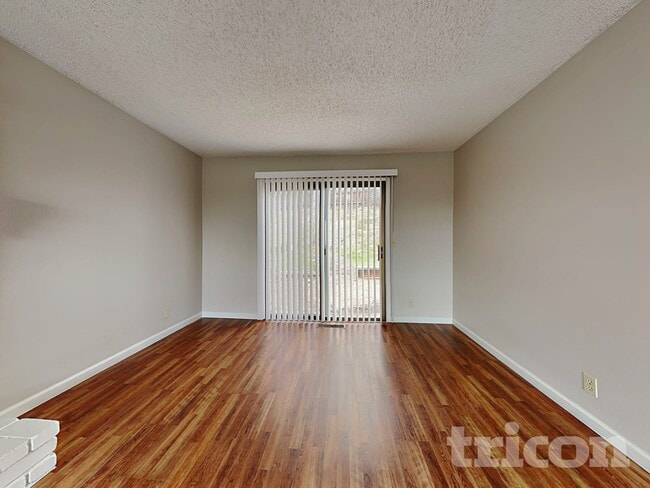 Photo - 1465 Van Petten St