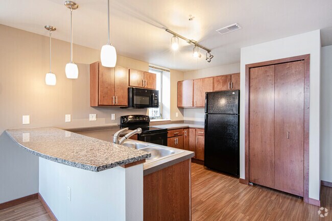 1BR, 1BA - 749SF