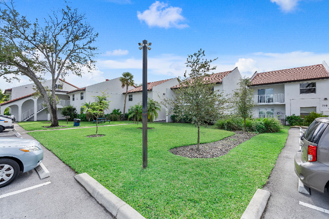 Building Photo - 5850 NW 17th Pl Rental