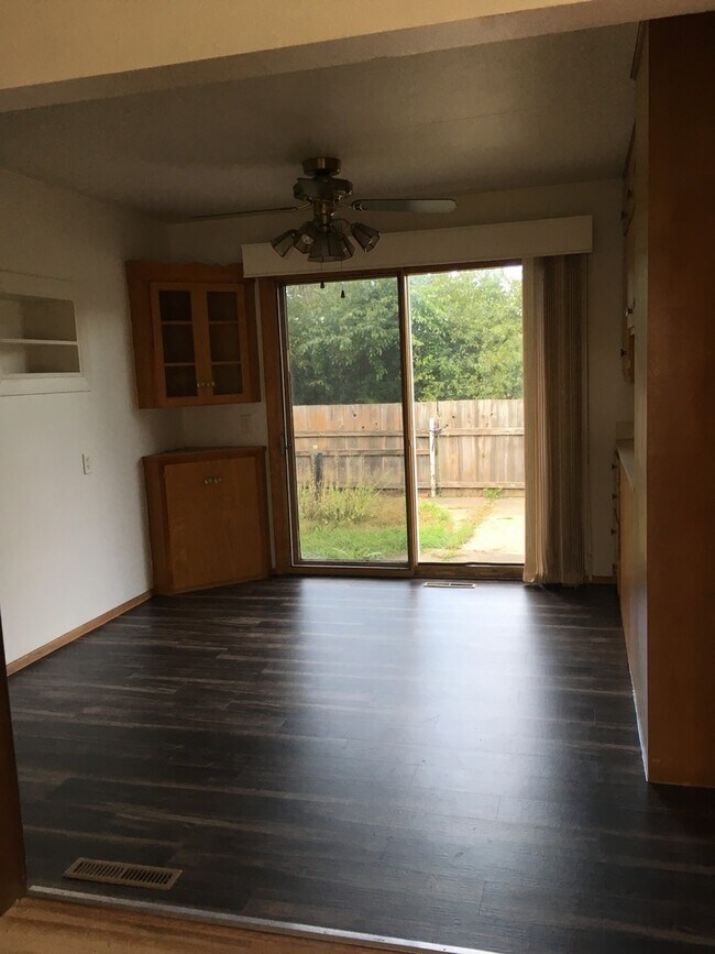 Photo - 643 Burbank Ave