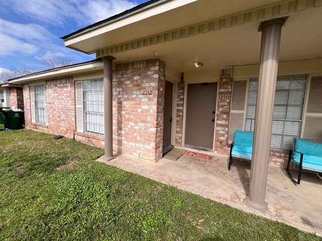 3 Bedroom 2 Bathroom Near Highway 6 South. - 3 Bedroom 2 Bathroom Near Highway 6 South. Casa