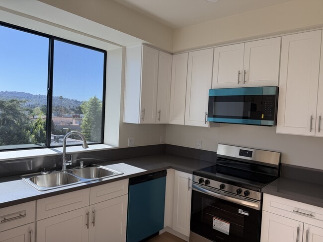 Photo - 14535 Weddington St