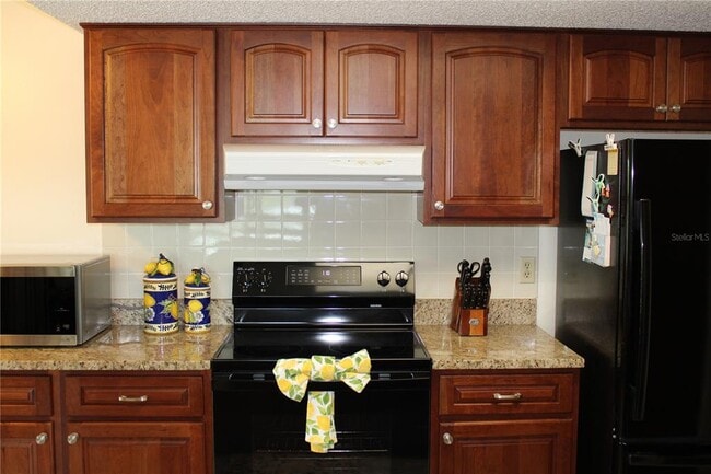 327 108th St W Unit 327