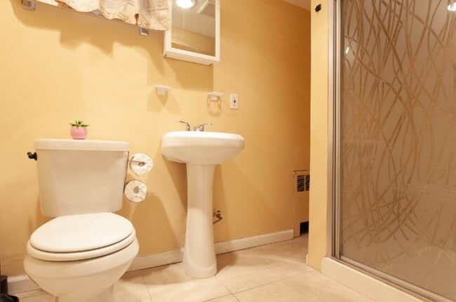 Photo - 321 W Valley Stream Blvd Unit 1