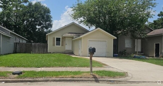 Building Photo - 11919 Kingslake Forest Dr Rental