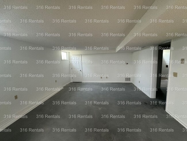 Building Photo - 1101 Hoch Unit 2 Rental