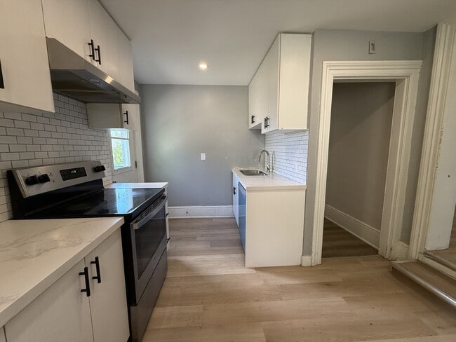 Photo - 332 Dalhousie St Unit B (Front- Upper)