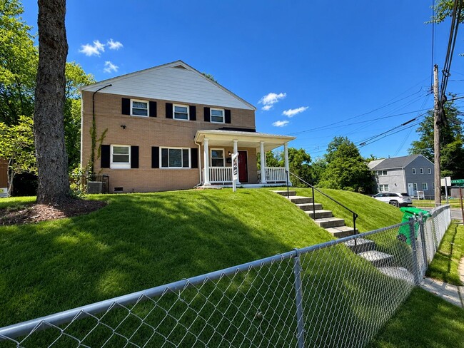 Building Photo - 4631 Dowell Ln
