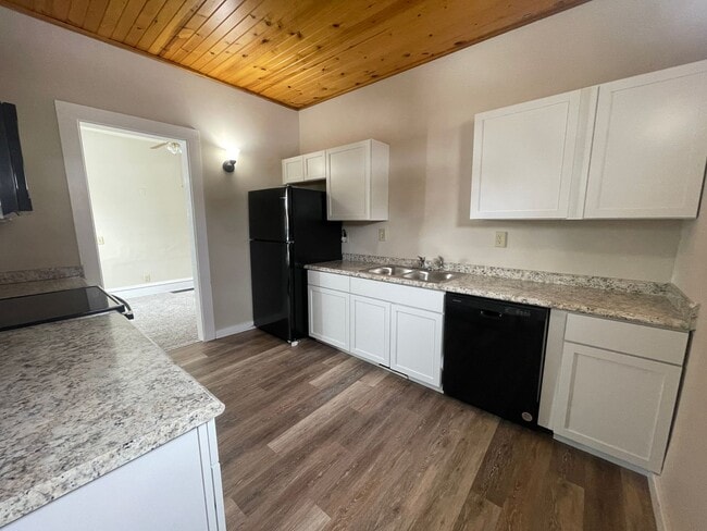 Photo - Beautiful 4 Bedroom 1 Bath House for Rent