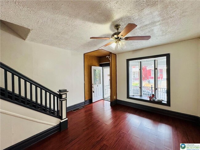 Photo - 637 N Penn St