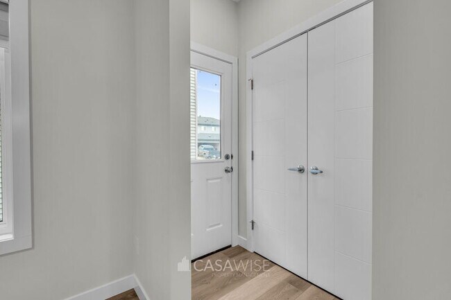 Photo - 1077 Berg Pl