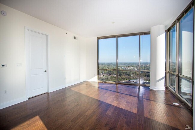 Photo - 270 17th St NW Unidad 2702
