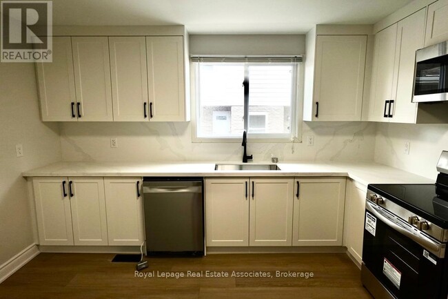 Photo - 246 Marlborough St Unité 2