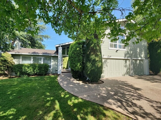 Large Single Family Home with Stunning Vie... - Large Single Family Home with Stunning Vie...