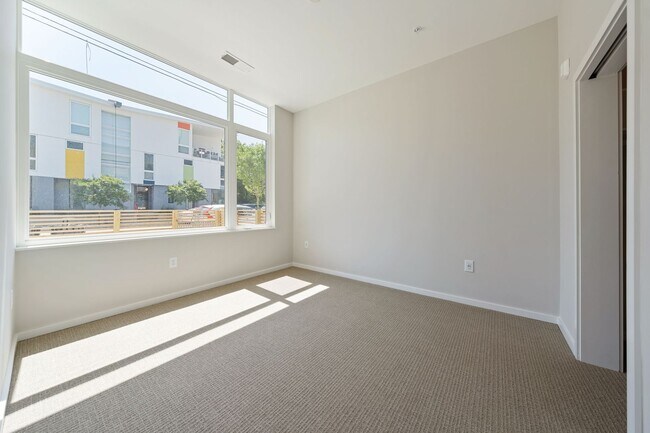 Photo - Modern 1 bedroom downtown condo with large...