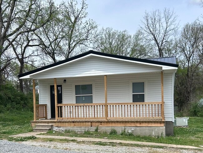 front of house - 307 Washington St W