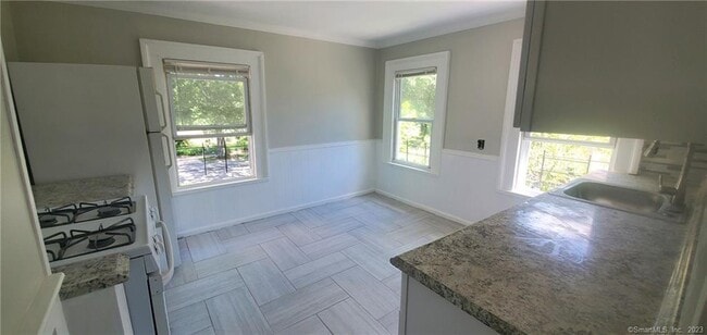 Photo - 641 Ferry St