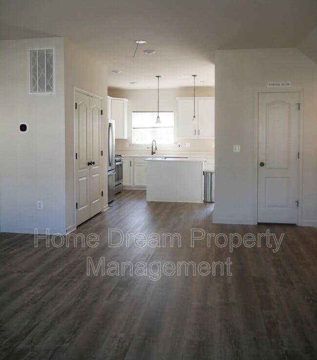 Photo - 2517 Drake Ln