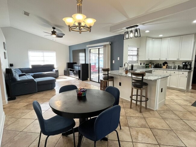 Photo - 947 Wages Way