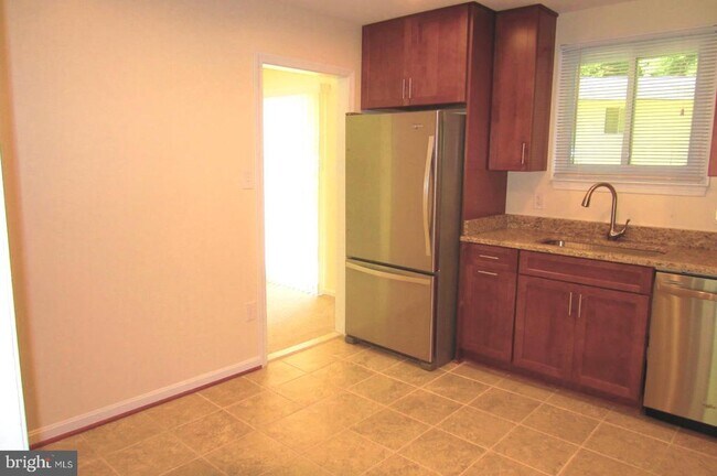 Photo - 4898 Wheatstone Dr