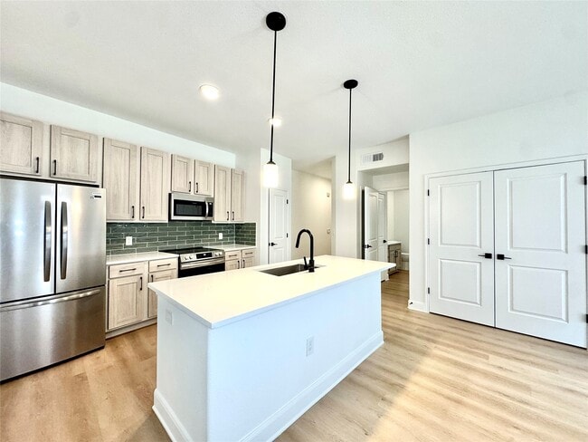 Building Photo - 2300 Richmond Ave. Unit 338 Rental