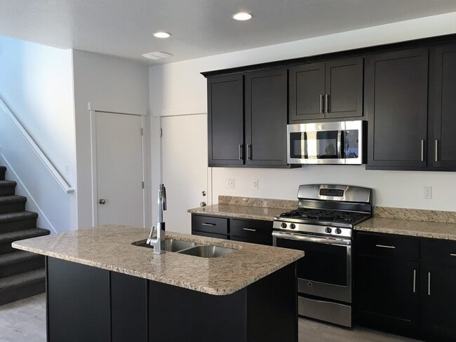 Photo - Beautiful 3 Bedroom Home in Herriman with Fenced Yard!!