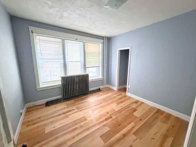 Building Photo - 147 W Buttonwood St Unit 1FL