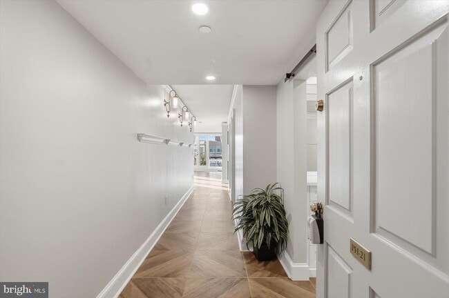 Building Photo - 701 Pennsylvania Ave NW Unit PH21