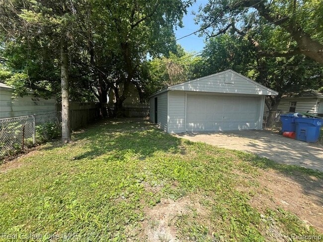 Photo - 8679 Chalmers Ave