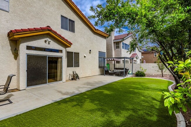 Photo - 5 BED Summerlin home w/ 1ST FLOOR BED AND 3/4 BATH