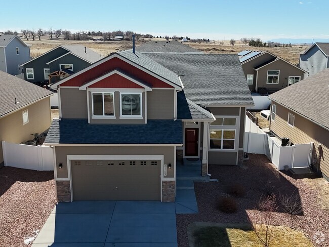 Building Photo - Amazing Cumberland Green home