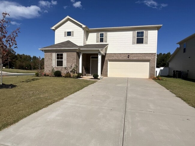 Building Photo - Spacious 5 Bed home in East Charlotte
